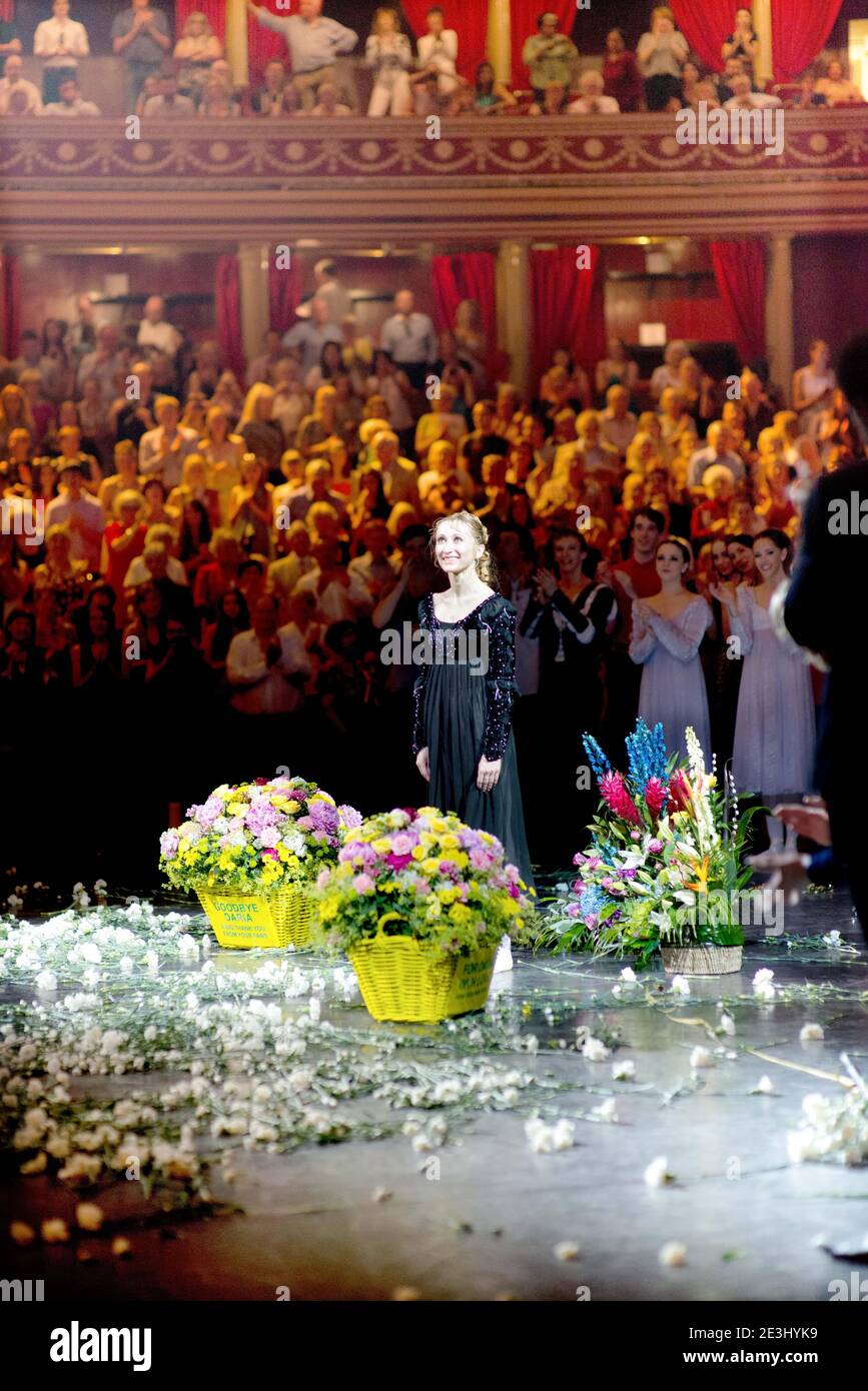 Ballerina Daria Kilmentova hat Standing Ovation in der Royal Albert Hall nach ihrer Abschlussaufführung mit dem English National Ballet Stockfoto