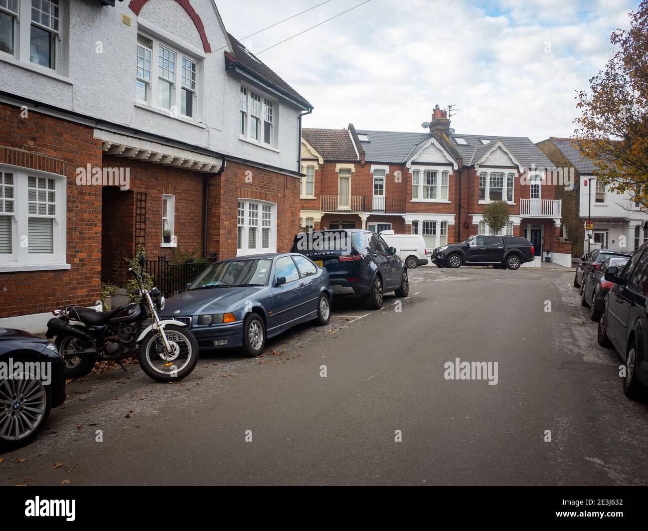 Barnes, London: Wohnstraße in wohlhabender Ansiedlung im Südwesten Londons Stockfoto
