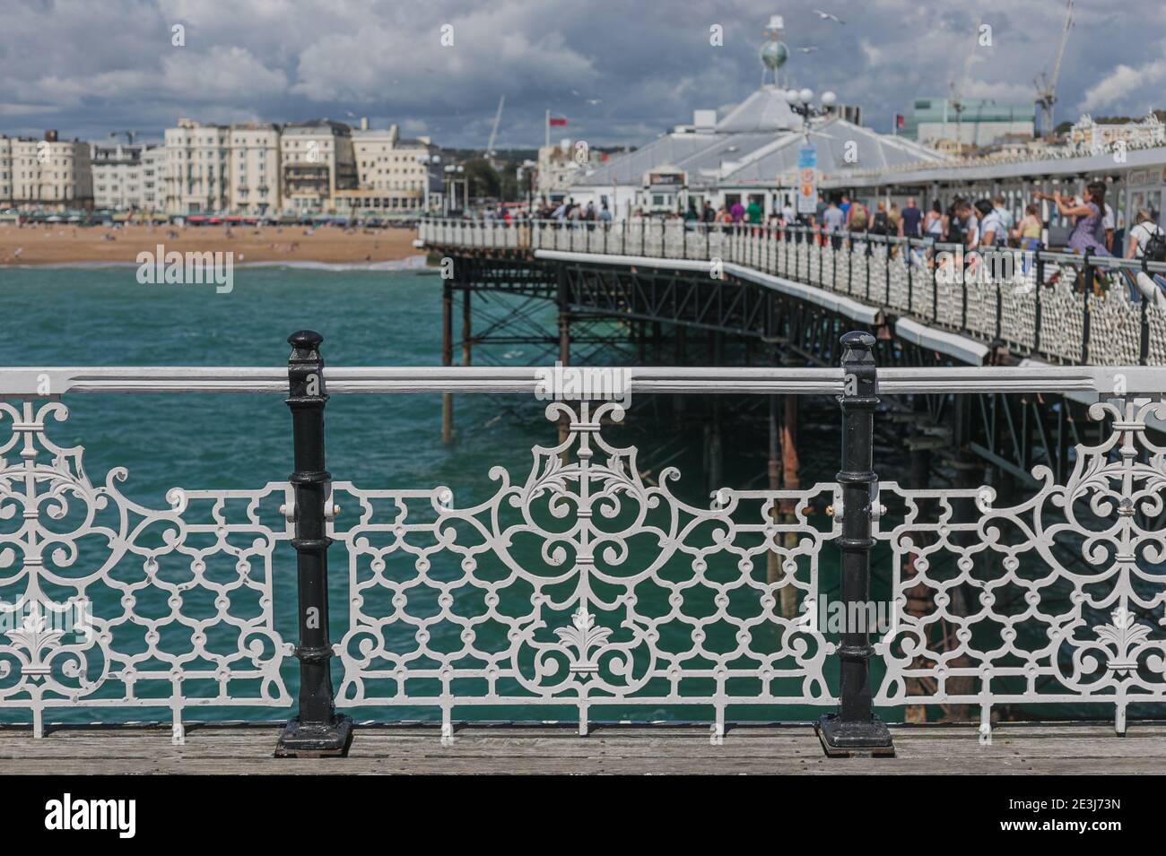 Brighton Palace Pier und Shoreline, East Sussex, England, Großbritannien. Stockfoto