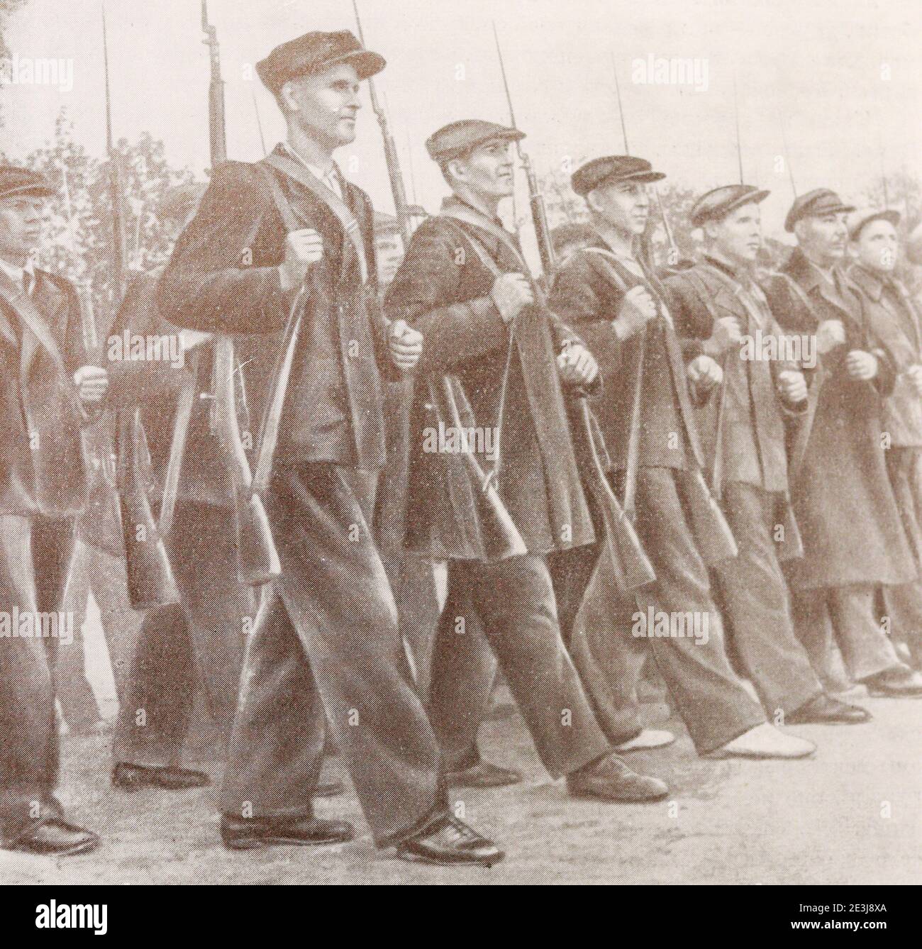 Arbeiter einer der Moskauer Fabriken bei der militärischen Ausbildung in 1941. Stockfoto