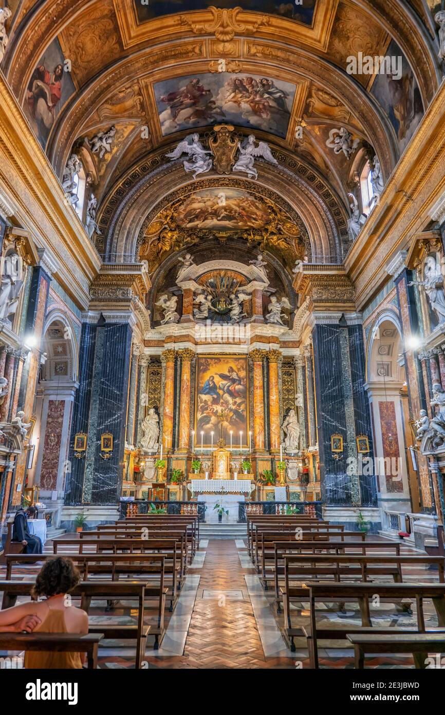 Kirche der Heiligen Namen von Jesus und Maria (Chiesa dei Santi Nomi di Gesu e Maria) barocker Innenraum in Rom, Italien Stockfoto