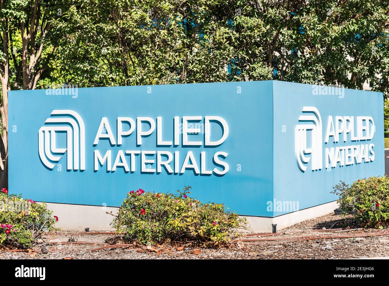 Oct 12, 2020 Santa Clara / CA / USA - Applied Materials Logo am Hauptsitz im Silicon Valley; Applied Materials, Inc. Ist ein amerikanisches Unternehmen, das tätig ist Stockfoto