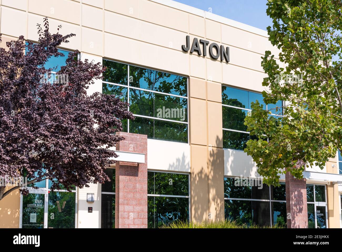 Sep 17, 2020 Fremont / CA / USA - Jaton Hauptsitz im Silicon Valley; Jaton Corporation ist in der Halbleiterindustrie tätig und produziert Stockfoto