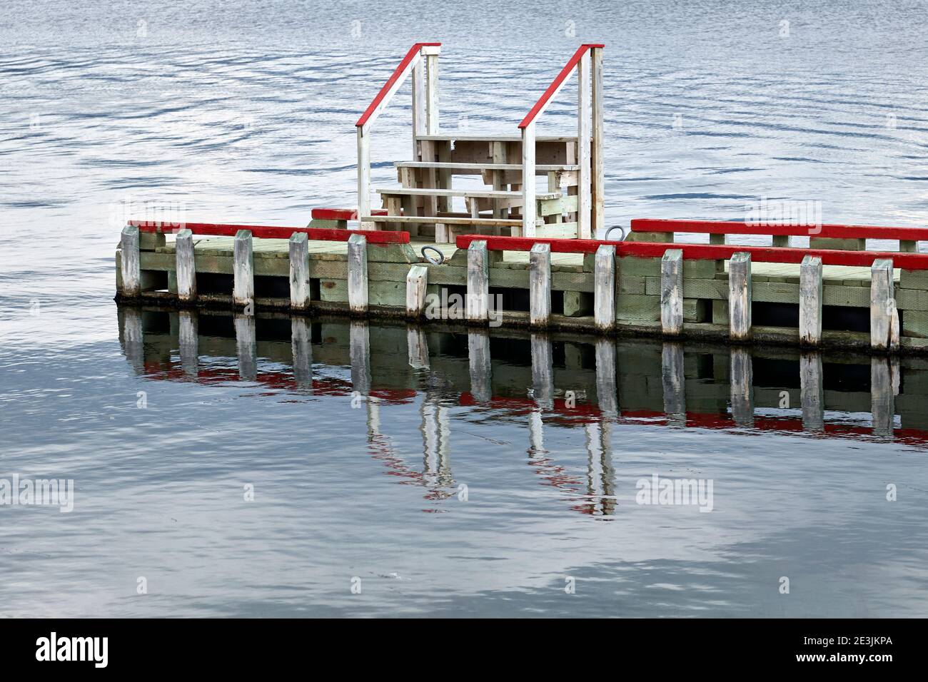 Fähranlegestelle auf kleiner Landung in der Küste von Neufundland Stockfoto