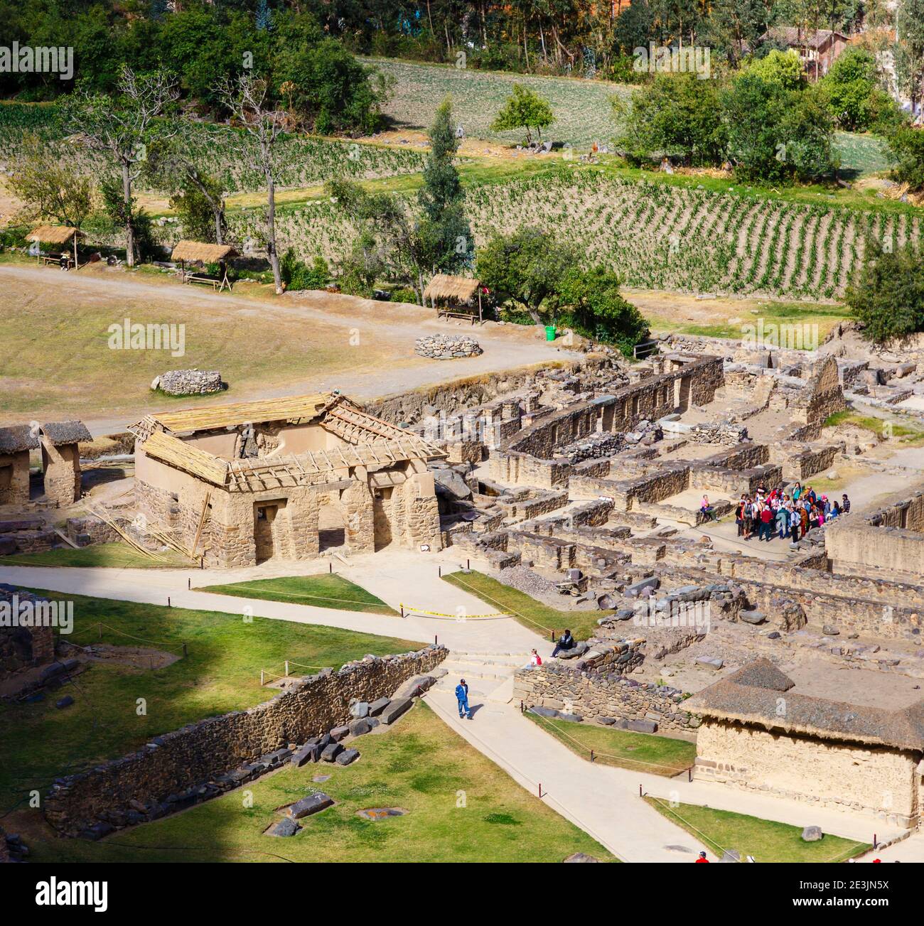 Inka-Gebäude und Ruinen in Ollantaytambo, einer archäologischen Stätte im Heiligen Tal in Urubamba, Region Cusco, Südperu Stockfoto