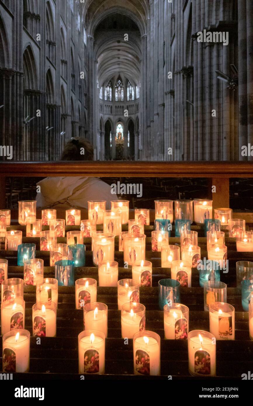 Kathedrale von Rouen Normandie Frankreich 9.25.2019 eines der größten Beispiele der hochgotischen Kirche aus dem 13. Jahrhundert. Umfangreiche Außendekoration des Stockfoto