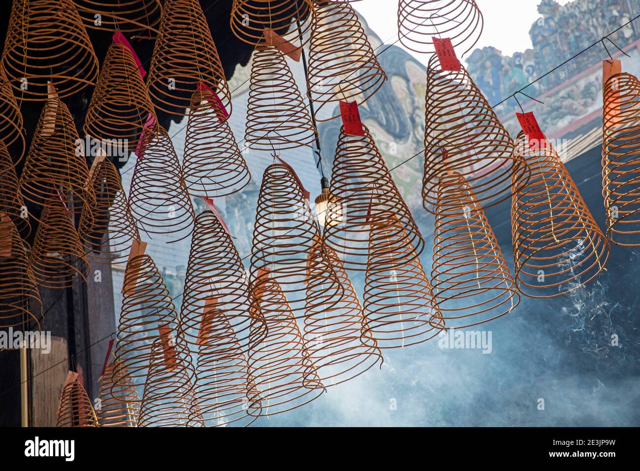 Räucherspiralen am Thien Hau Tempel / Ba Thien Hau Pagode für chinesische Göttin des Meeres, Mazu, in Ho Chi Minh Stadt, Südost Vietnam Stockfoto