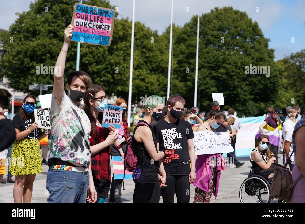 Plymouth, Großbritannien. Juli 2020. Trans-Leben-Materie Protest auf dem Bürgerplatz, im Zentrum der Stadt. Stockfoto