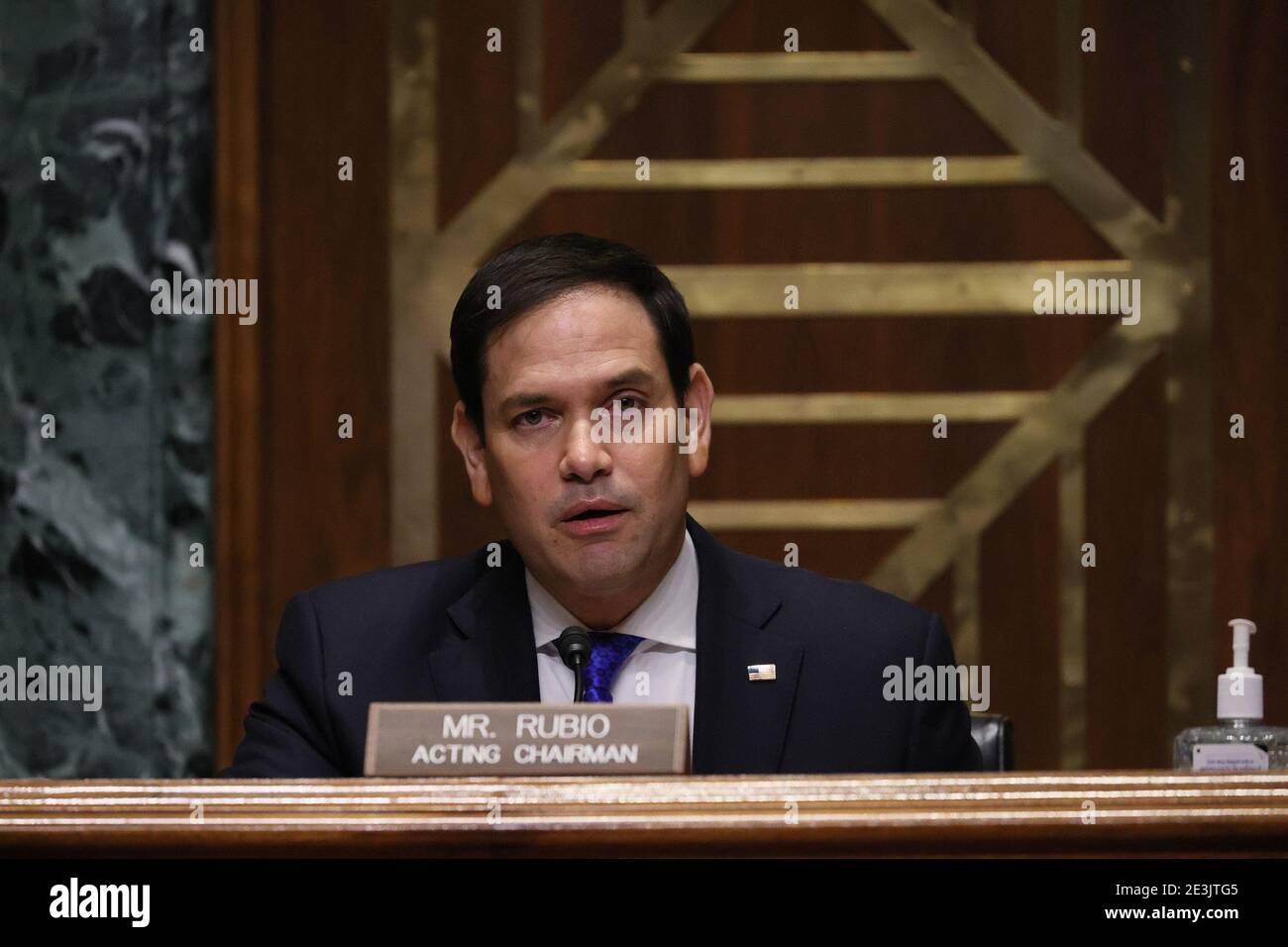 WASHINGTON, DC - 19. JANUAR: Senator der Vereinigten Staaten Marco Rubio (Republikaner von Florida), amtierender Vorsitzender des Select Committee on Intelligence, spricht mit Avril Haines während ihrer Bestätigungsverhandlung vor dem Senate Intelligence Committee, um am 19. Januar 2021 in Washington, DC der Direktor des nationalen Geheimdienstes des designierten Präsidenten Joe Biden zu sein. Haines war zuvor stellvertretender Direktor der CIA und stellvertretender nationaler Sicherheitsberater in der Obama-Regierung. Quelle: Joe Raedle - Pool via CNP /MediaPunch Stockfoto