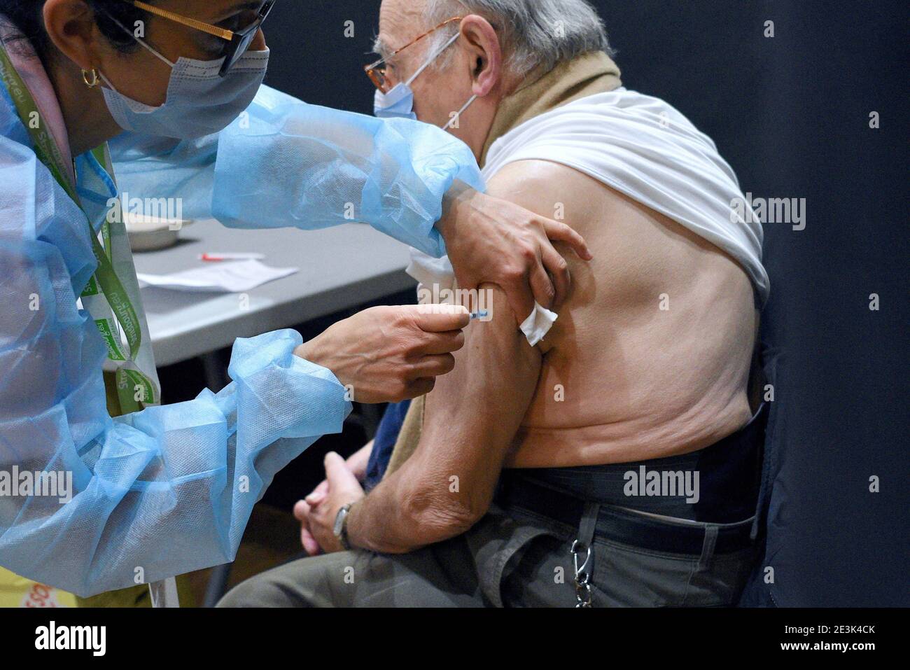 Eröffnung eines Impfzentrums 19 durch die Stadt Straßburg in Zusammenarbeit mit den Behörden und der Agence Régionale de Santé Grand Est (ARS). Dieses Zentrum bietet Pflege für Menschen über 75 Jahre alt, medizinische Fachkräfte über 50 Jahre alt oder mit Co-Morbiditäten. In Anwesenheit von Gesundheitsfachkräften, die von der Stadt Straßburg beschäftigt sind, und ortsansässigen selbstständigen Gesundheitsfachkräften. Jeanne Barseghian, Bürgermeisterin von Straßburg, Pia Imbs, Präsidentin der Eurometropole, Josiane Chevalier Préfète von den Regionen Bas-Rhin und Grand Est, und Adeline Jenner, territoriale Delegierte der Stockfoto