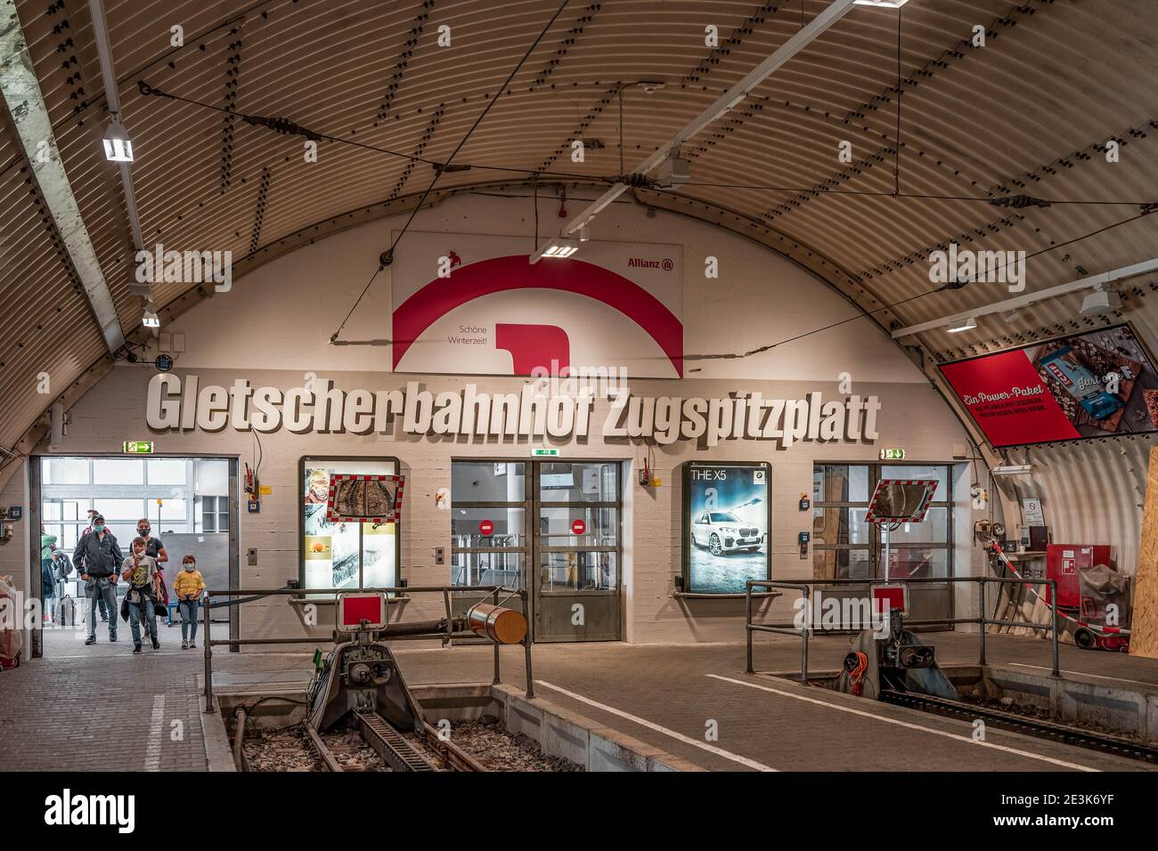 Zugspitze, Deutschland - 5. Aug 2020: Gletscherbahnhof Gletscherbahnhof Bahnhofseingang Stockfoto