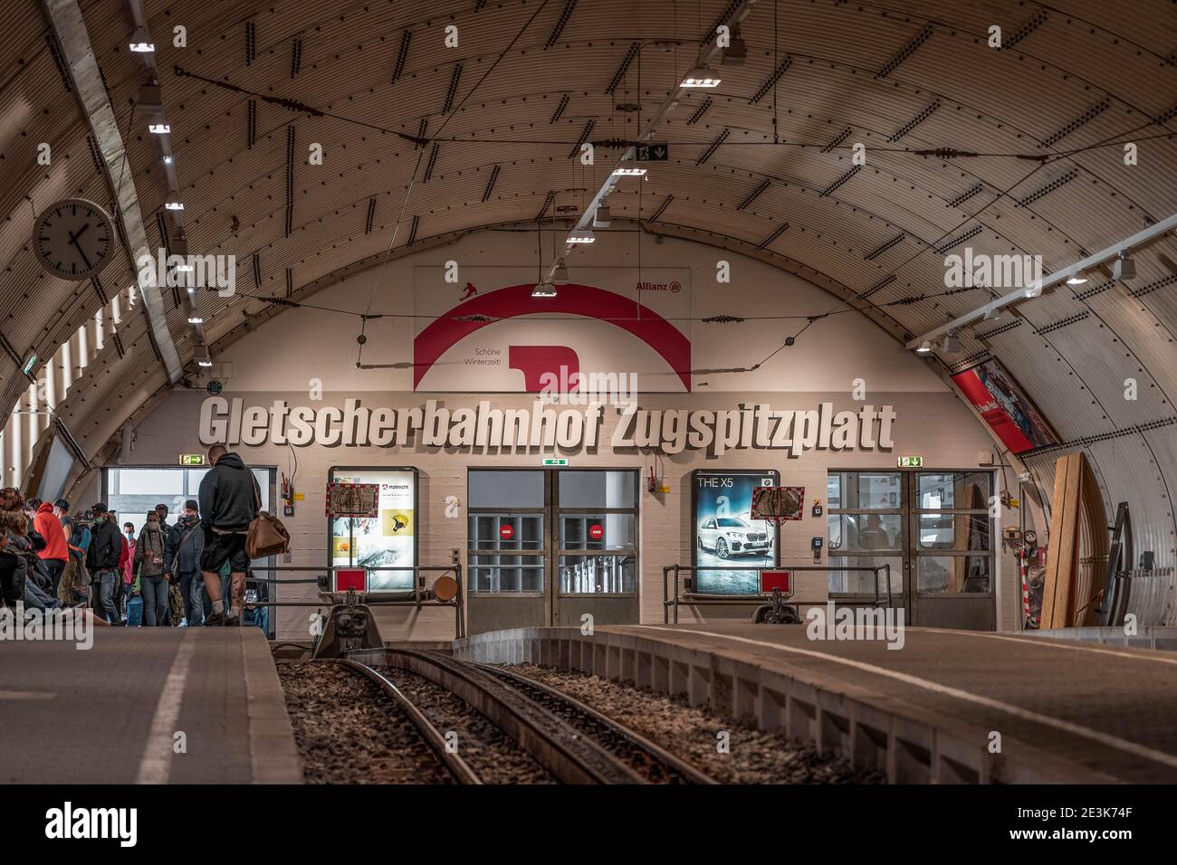 Zugspitze, Deutschland - 5. Aug 2020: Gletscherbahnhof Gletscherbahnhof Bahnhofseingang Stockfoto