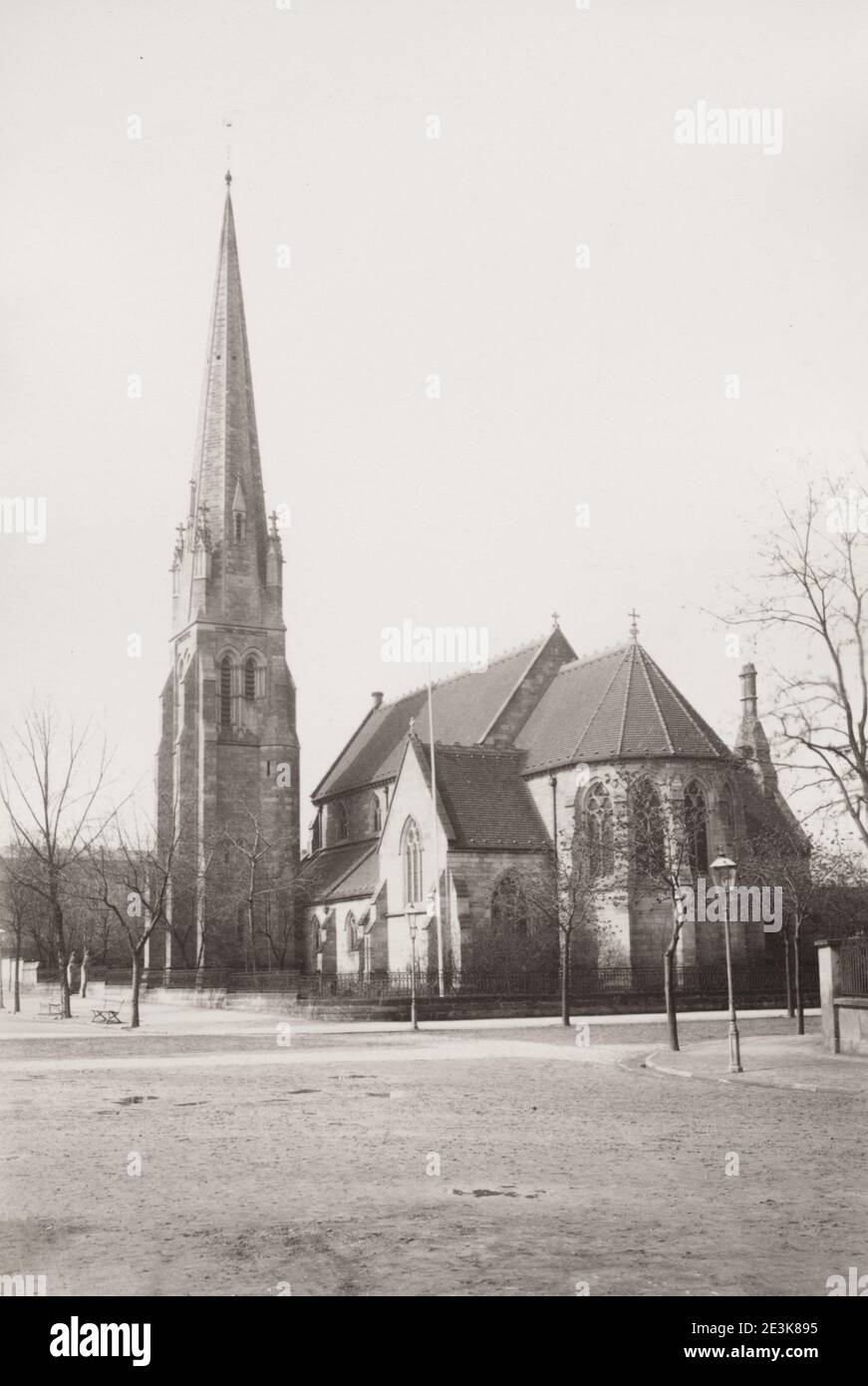19. Jahrhundert Vintage-Foto: All Saints Church war eine anglikanische Kirche in der Wiener Straße in Dresden. Es war in der frühen englischen Periode der neugotischen Architektur. Die Kirche brannte bei den Bombenanschlägen vom 13. Und 14. Februar 1945 in Dresden nieder. Stockfoto