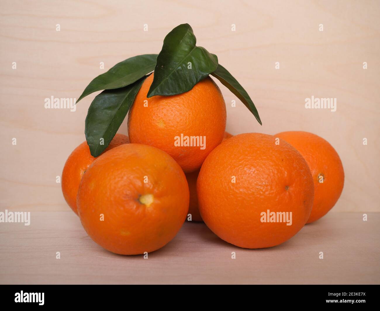 Süße orange vegetarische Fruchtnahrung (wissenschaftlicher Name Citrus sinensis) Stockfoto
