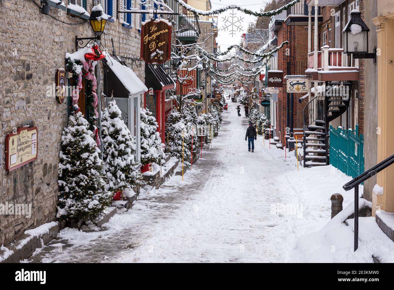 Die Petit Champlain Straße unter dem Schnee in der Altstadt von Quebec. Stockfoto