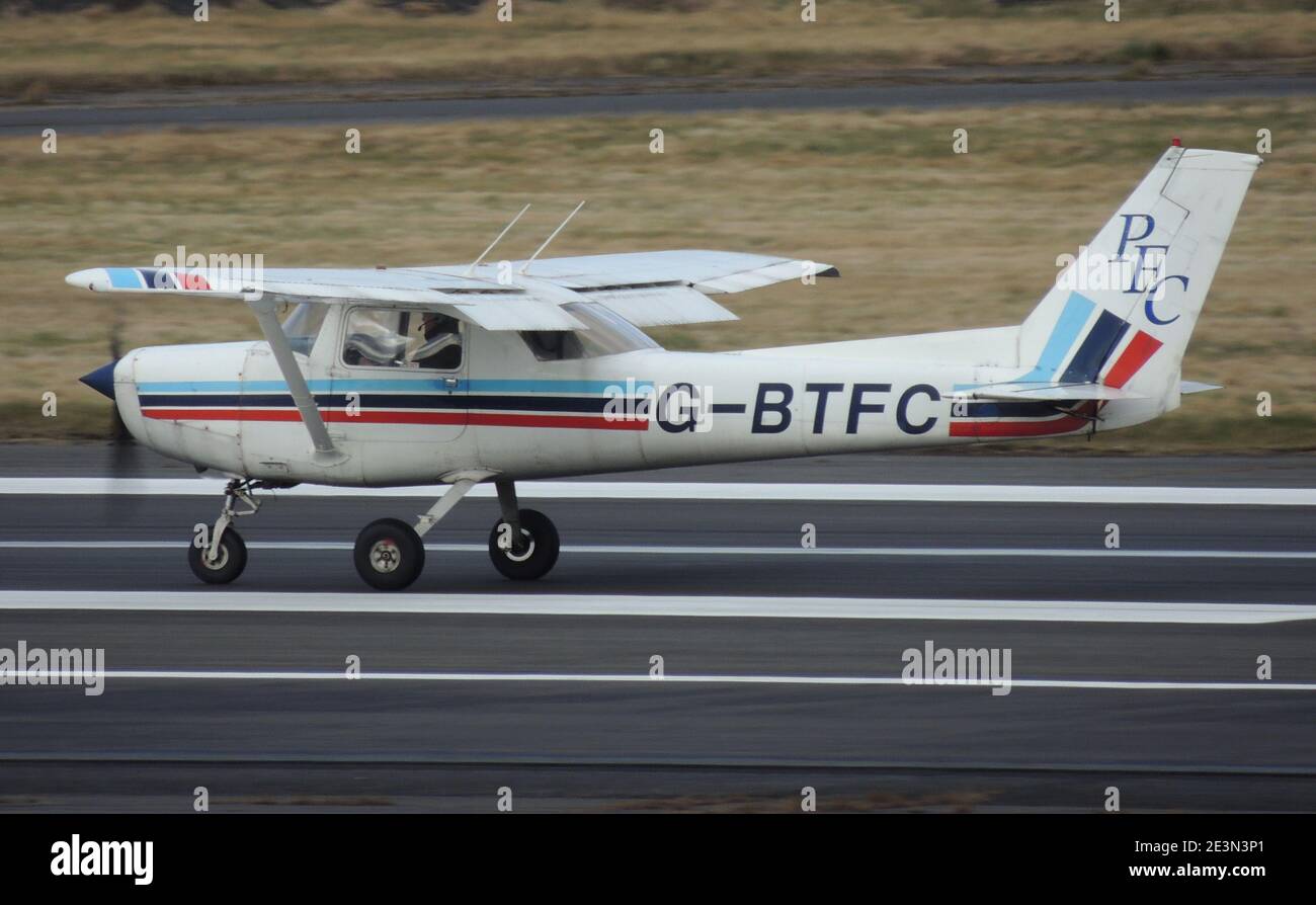 G-BTFC, ein Reims-Cessna F152F II von Prestwick Flight Center, am Flughafen Prestwick in Ayrshire betrieben. Stockfoto