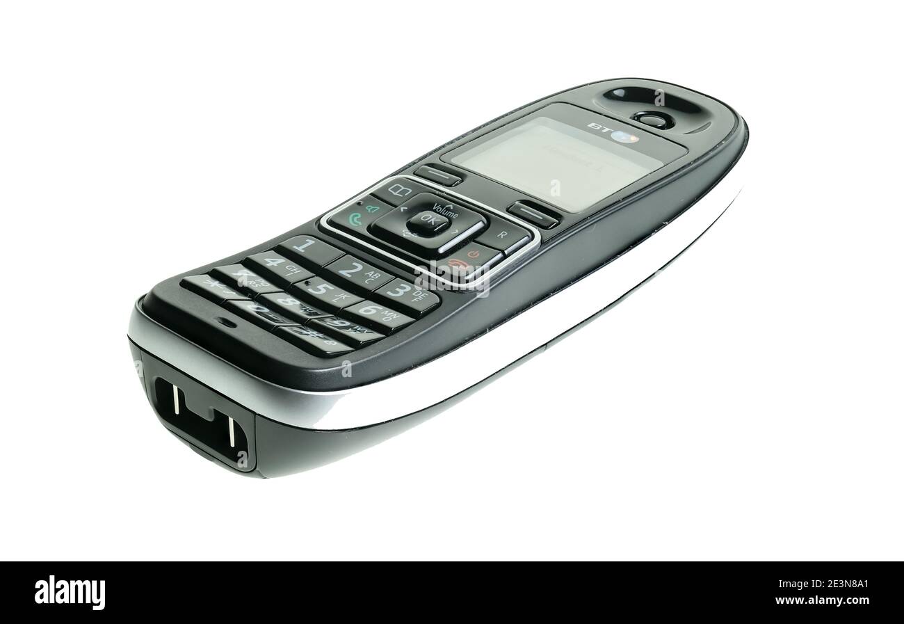 Norwich, Norfolk, Großbritannien - Januar 16 2021. Ein illustratives Foto eines tragbaren BT-Heimtelefons, das auf weißem Hintergrund isoliert ist Stockfoto