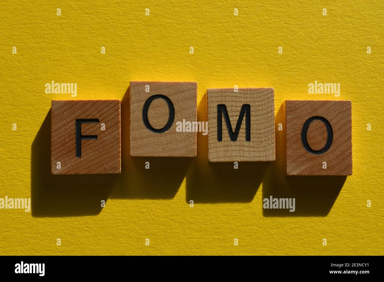 FOMO, Akronym. Angst vor dem Verschwinden Stockfoto