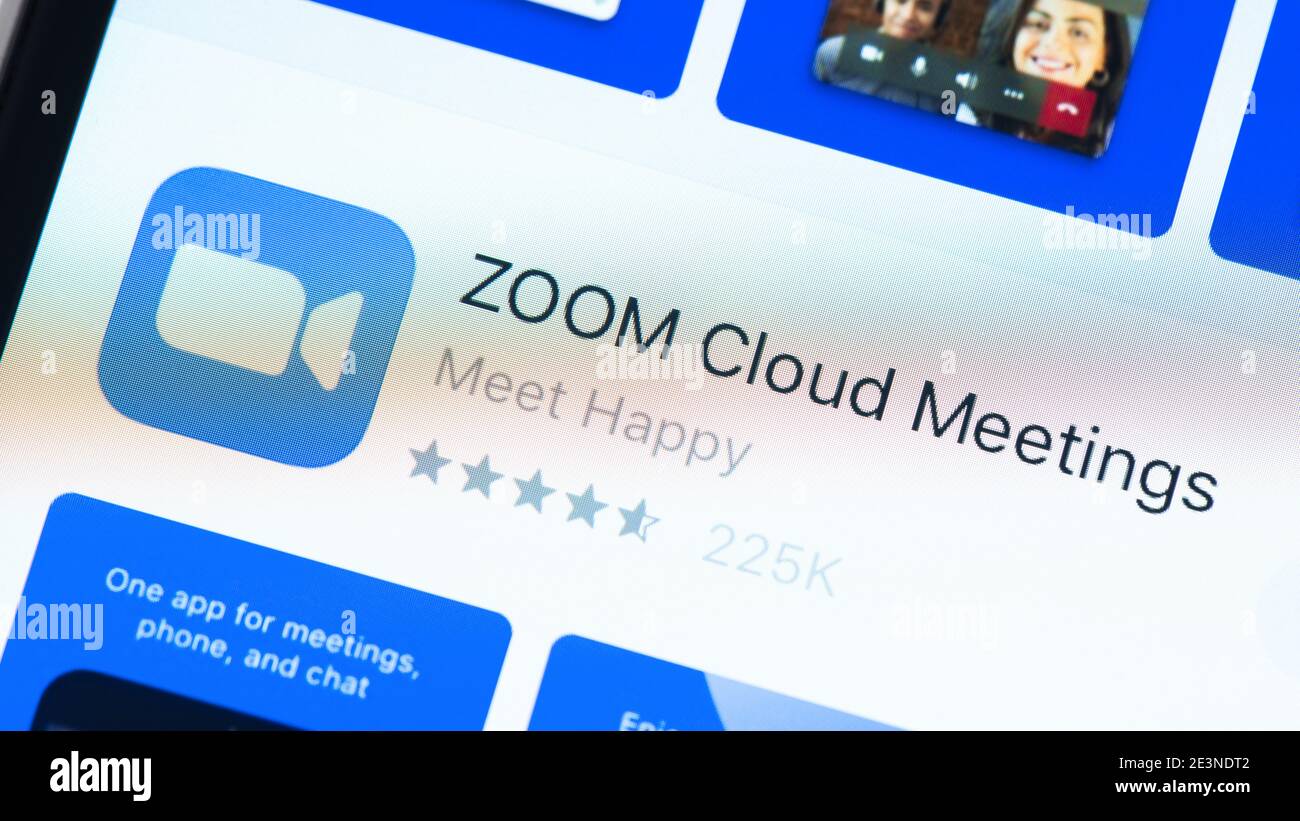 App-Seite im App Store auf dem Apple iPhone-Bildschirm zoomen. Zoom ist ein Softwareprogramm für Video- und Audiokonferenzen, Chats und Webinare. Stockfoto
