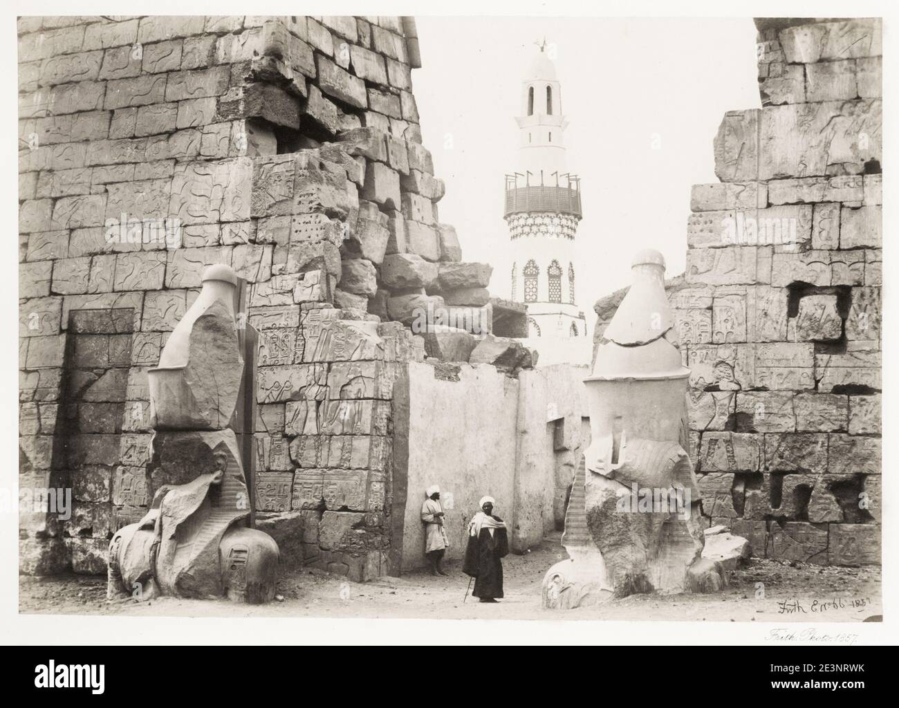 Jahrgang 19. Jahrhundert Foto: Francis Frith, Ägypten. c.1857 - Eingang zum Großen Tempel, Luxor. Stockfoto