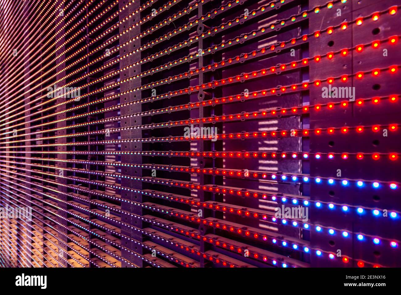 LED Outdoor Media Fassade, Digital Signage Bildschirm. Außenfassade Licht, Wand LED Pixel Licht, Architektur Medien Lichter Stockfoto