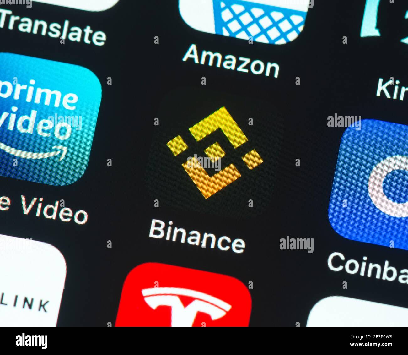 Binance App-Symbol auf dem Apple iPhone-Bildschirm. Binance ist eine Kryptowährungs-Trading-App. Stockfoto