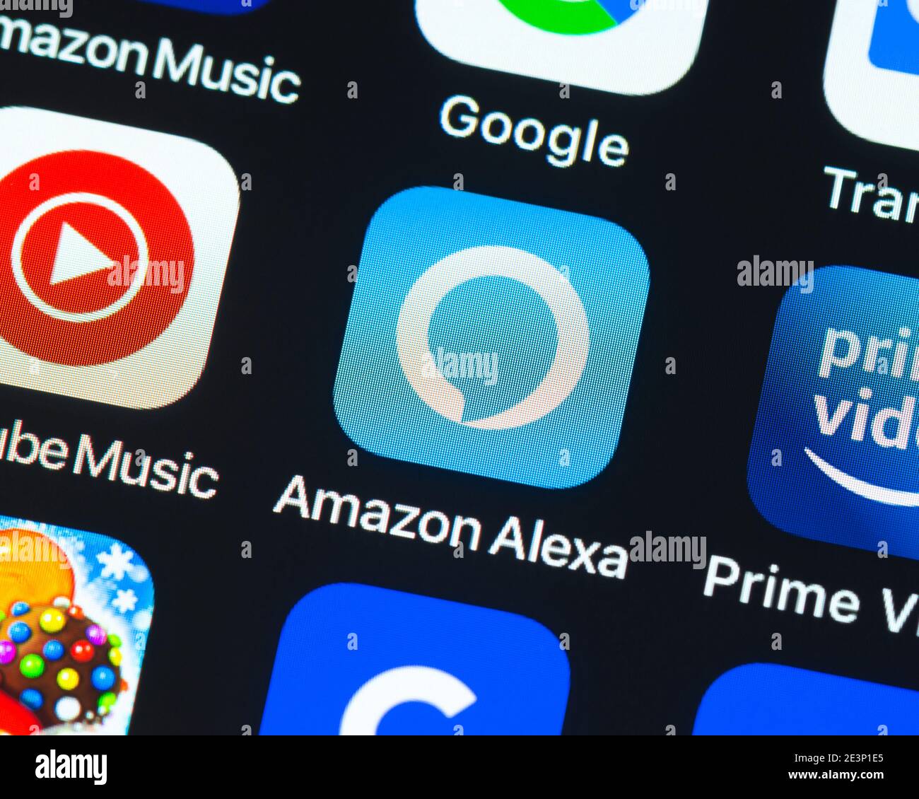 Amazon Alexa App-Symbol auf dem Apple iPhone-Bildschirm. Amazon Alexa ist ein virtueller Assistent KI-Technologie von Amazon entwickelt. Stockfoto