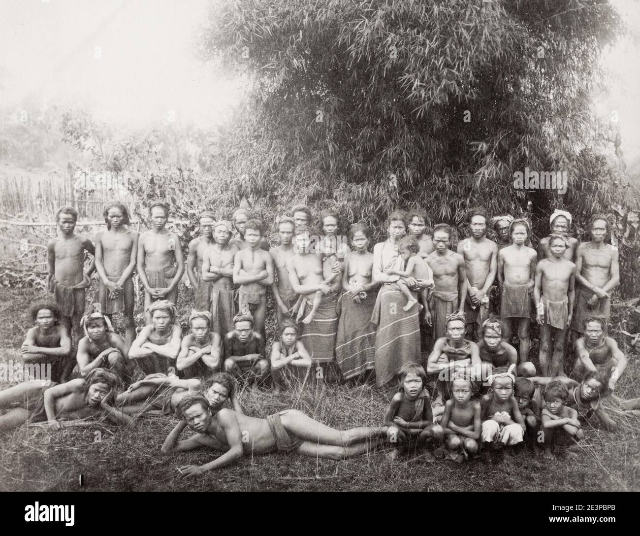 Vintage 19. Jahrhundert Foto: südostasien, Französisch Indochina, Vietnam, Dorfgruppe der indigenen Völker. Stockfoto