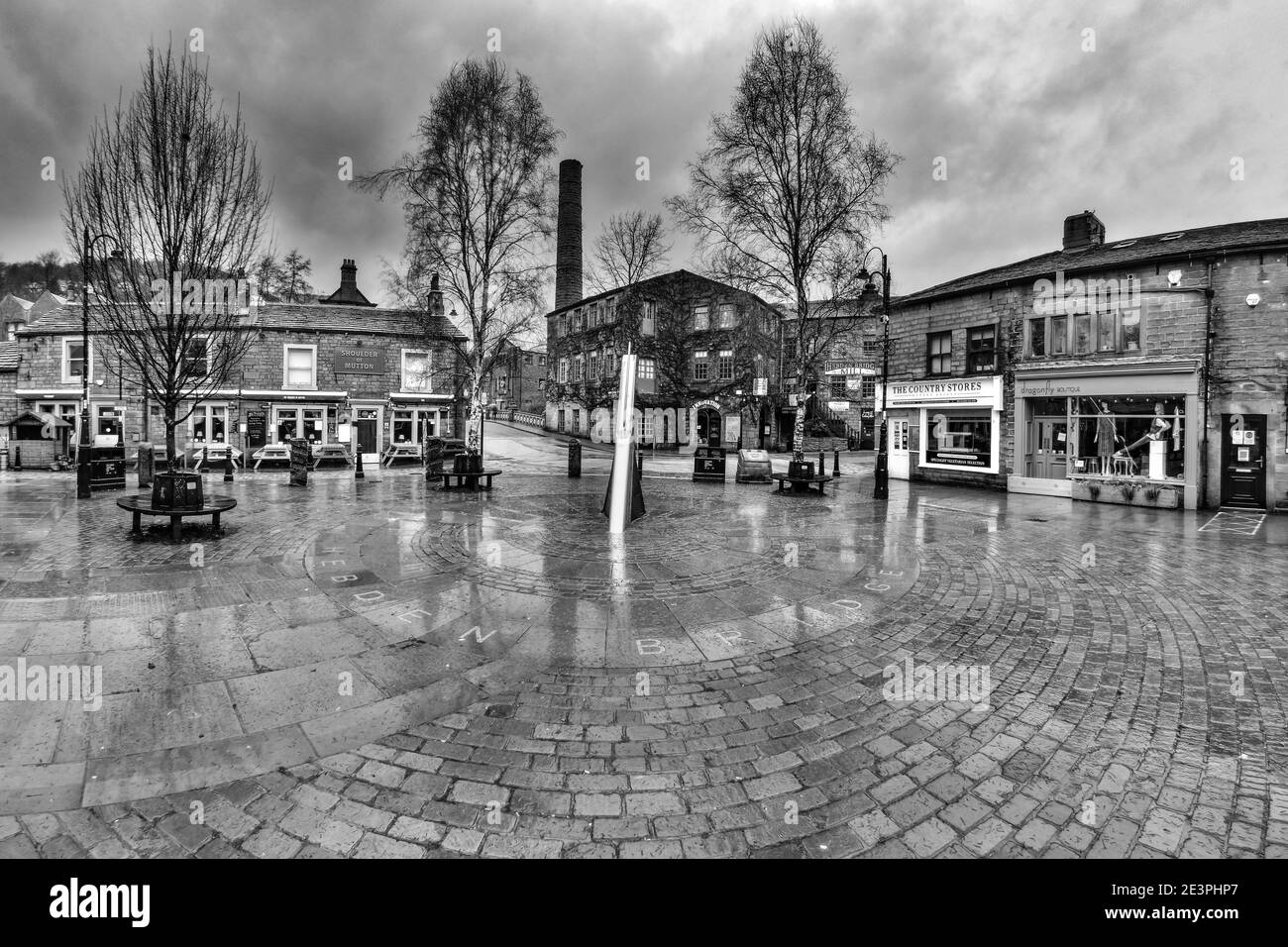 St. George's Square, Hebden Bridge im Lockdown und im Vorgriff auf Überschwemmungen Stockfoto