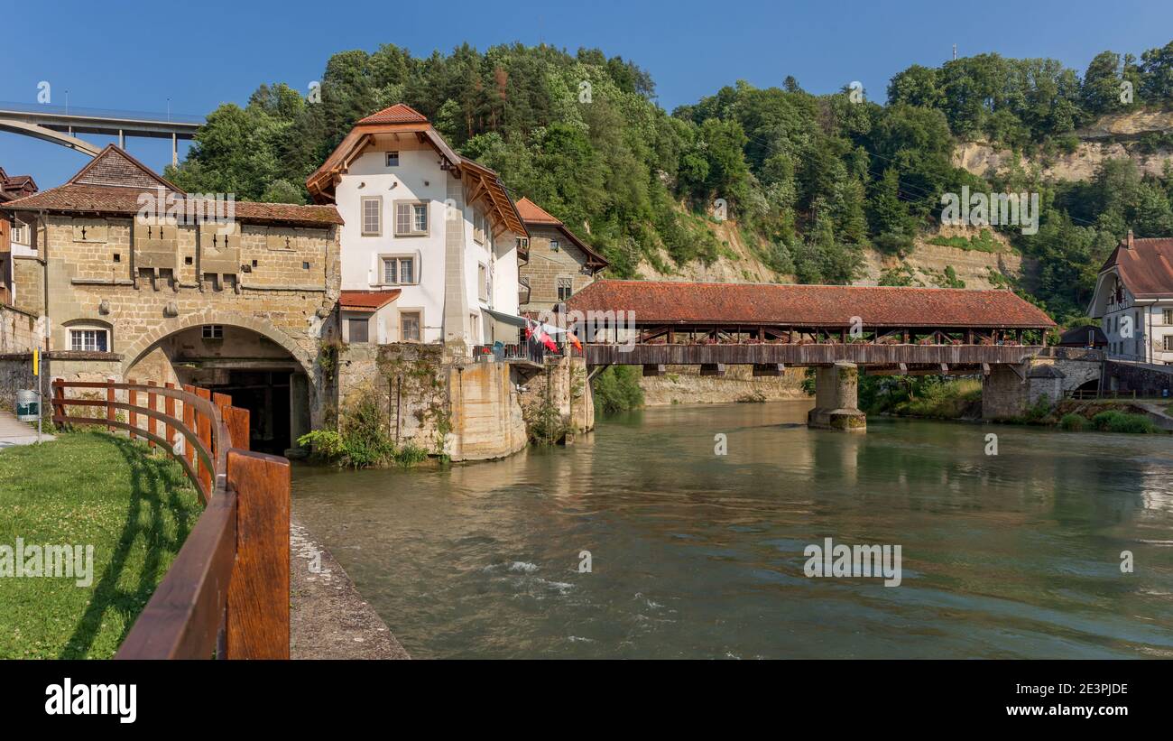 Die Berner Brücke unter der Sarine - Freiburg - Schweiz Stockfoto