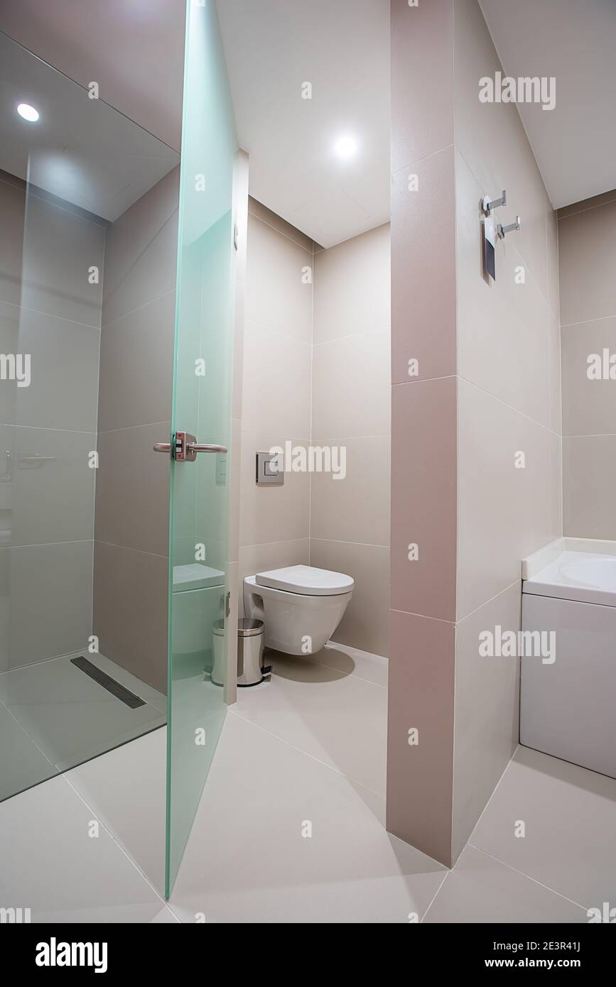 Toilette im Badezimmer Stockfoto