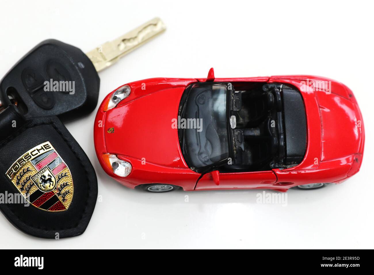 Porsche Boxster Modellauto und Porsche Sportwagen Schlüssel Bild