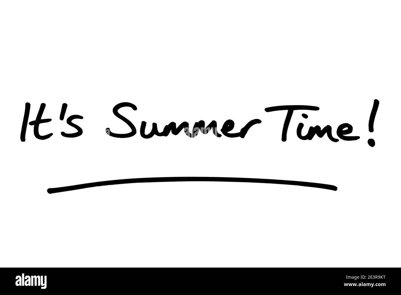 Es Ist Sommerzeit! Handgeschrieben auf weißem Hintergrund. Stockfoto