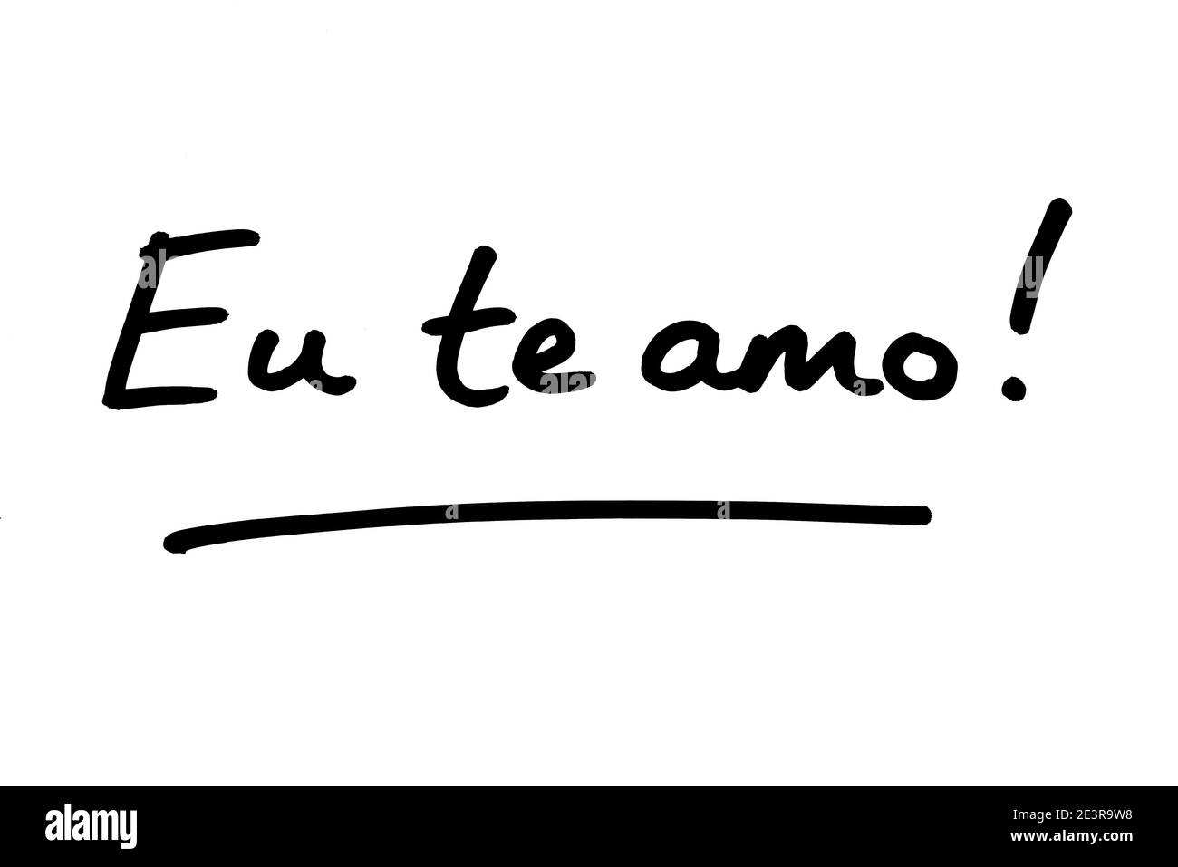 EU te AMO! - das heißt, ich liebe dich, in portugiesischer Sprache, handgeschrieben auf weißem Hintergrund. Stockfoto