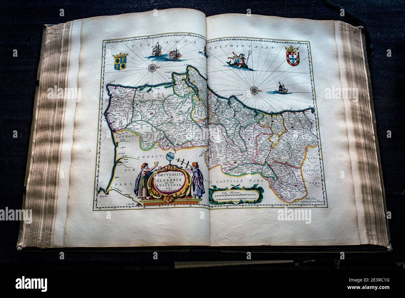 GREAT BRITAN / London / Buchhandlungen / Maggs Bros. Einer der ältesten Antiquariatshändler der Welt. Buch mit antiken Landkarten Stockfoto