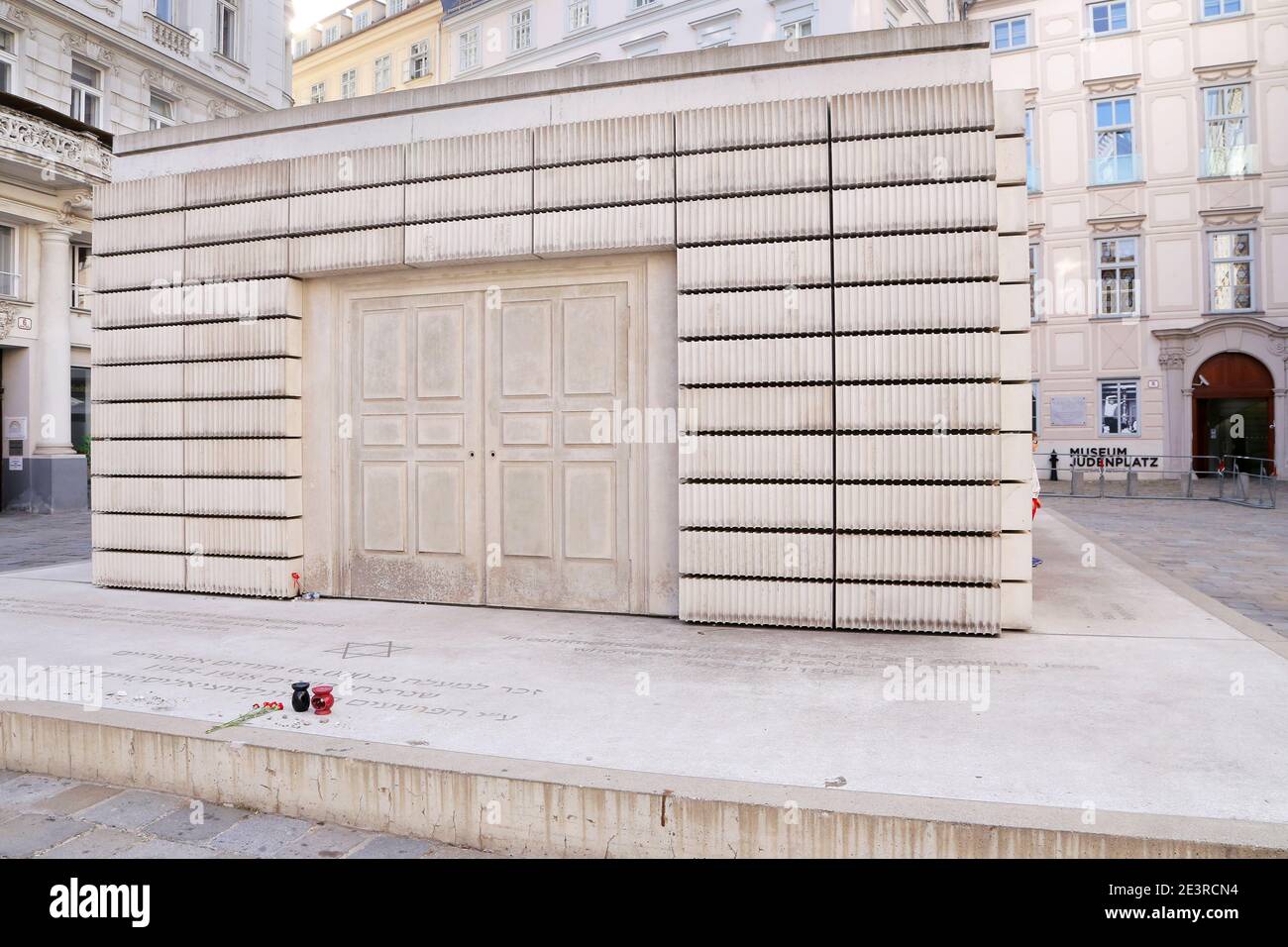 WIEN, ÖSTERREICH - 25. April 2019: Holocaust-Mahnmal Judenplatz, Wien (auch bekannt als Namenlose Bibliothek, ehrt dieses Denkmal österreichische Juden, die getötet wurden Stockfoto
