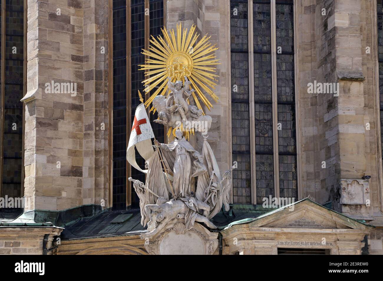 Wien, Österreich - 25. April 2019: Außerhalb des berühmten Stephansdoms, der auf dem Hauptplatz in Wien, Österreich, steht. Viennas main Stockfoto