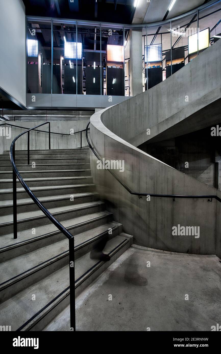 Tate Modern Treppenhaus im Blavatnik Building von Tate Modern, London, Großbritannien Stockfoto