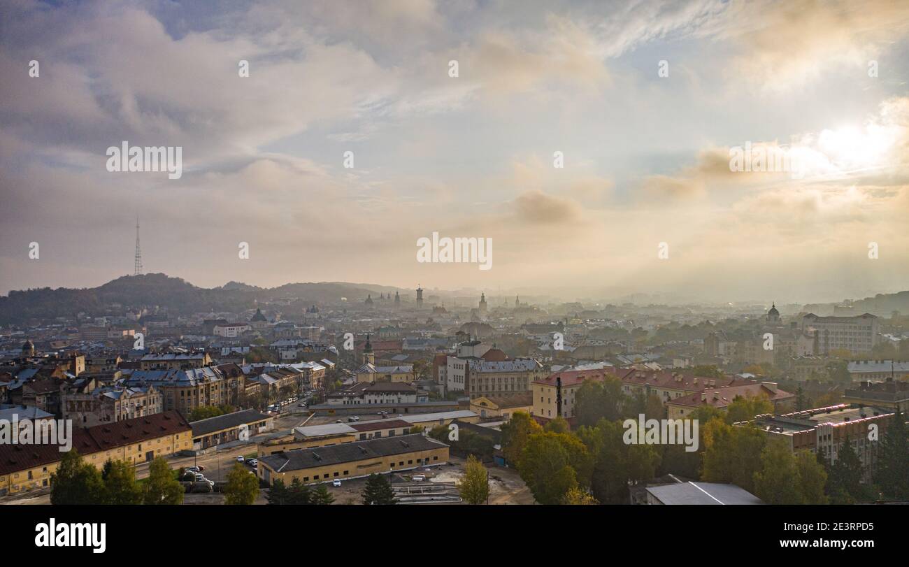 Lviv, Ukraine - August, 2020: Luftaufnahme von Lviv von Drohne Stockfoto