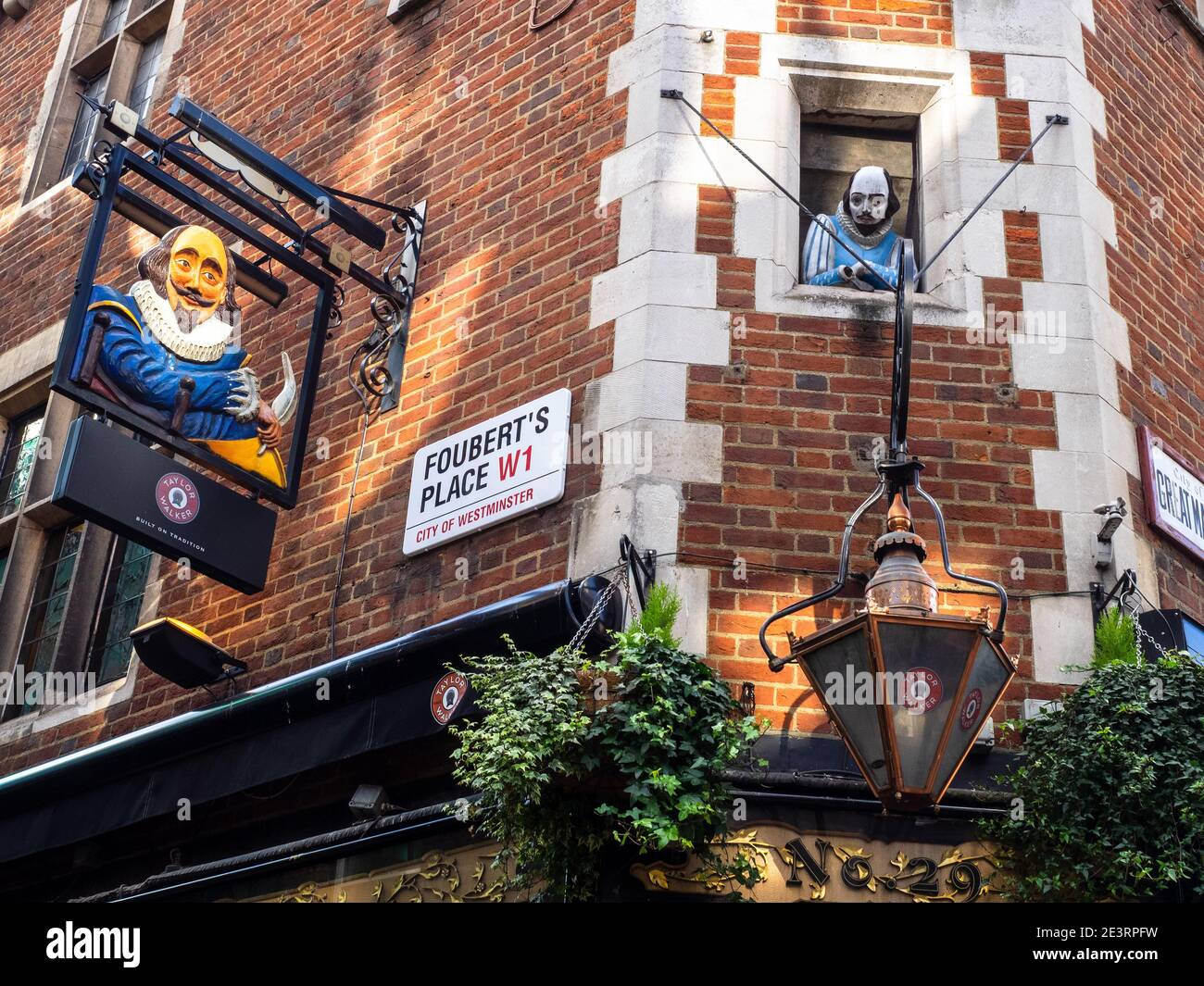 Shakespeare's Head Pub im Jahr 29 Great Marlborough St Soho - London, England Stockfoto