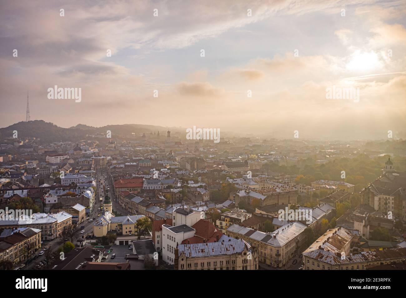 Lviv, Ukraine - August, 2020: Luftaufnahme von Lviv von Drohne Stockfoto