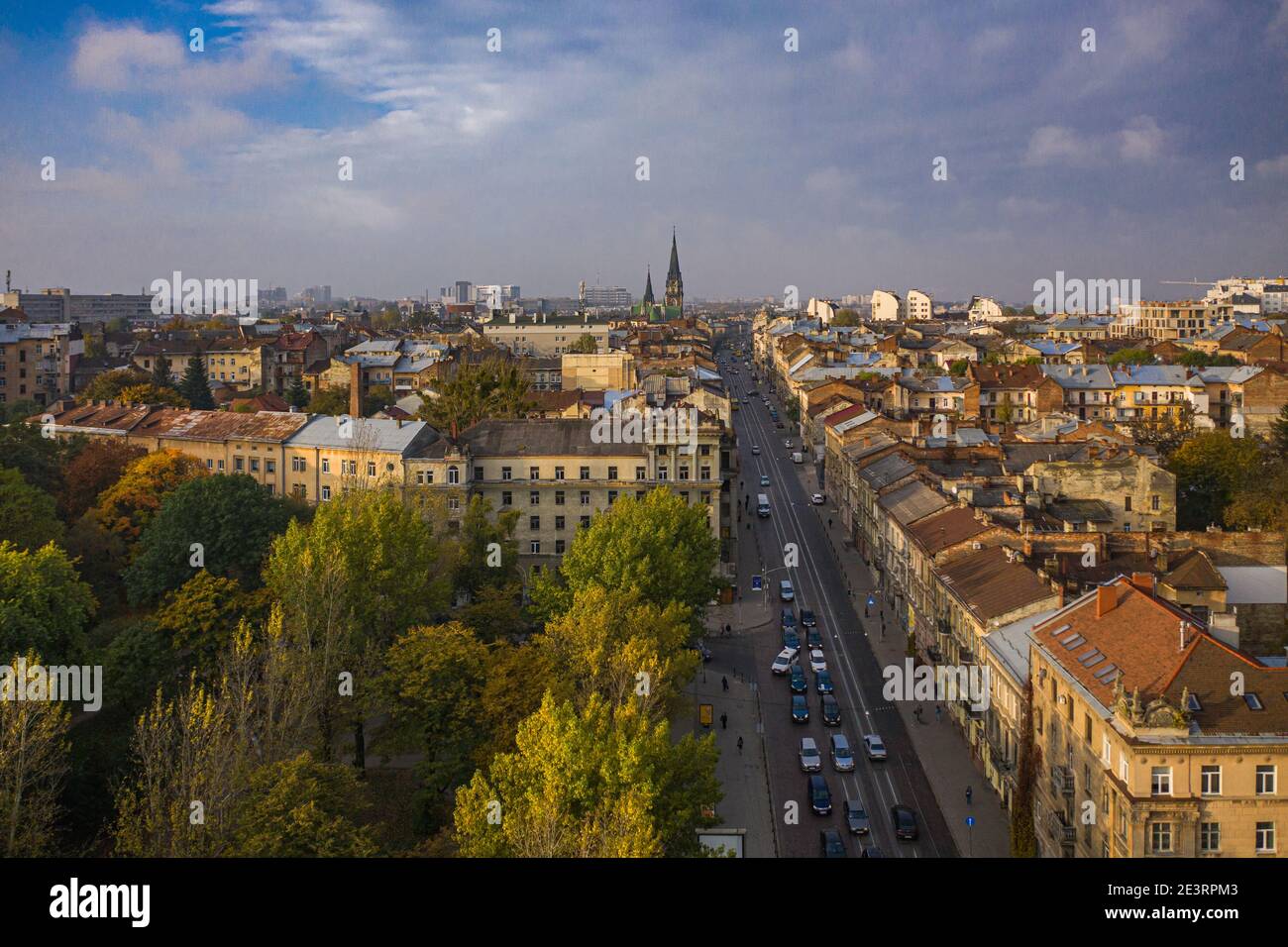 Lviv, Ukraine - August, 2020: Luftaufnahme auf Elisabethkirche in Lviv, Ukraine von Drohne Stockfoto
