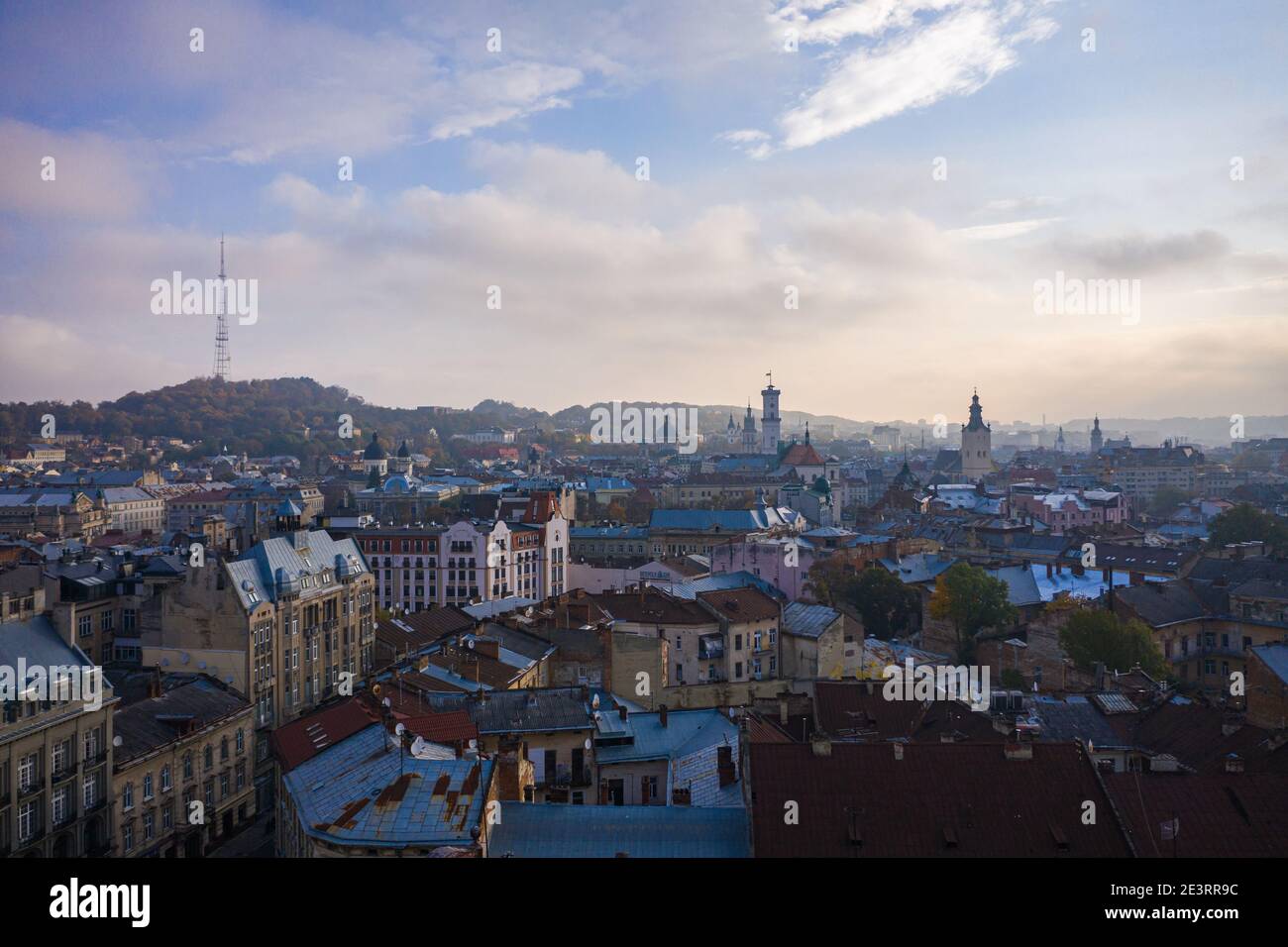 Lviv, Ukraine - August, 2020: Luftaufnahme von Lviv von Drohne Stockfoto
