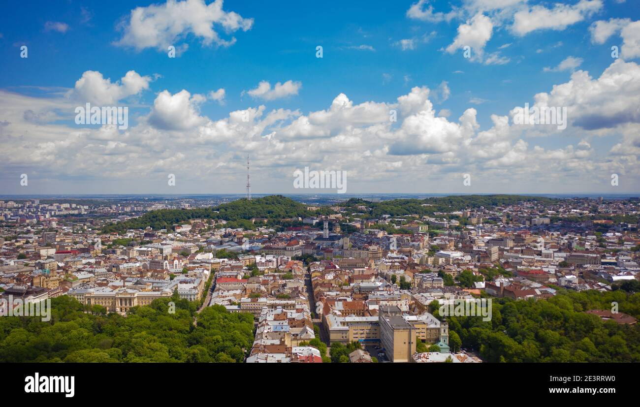 Lviv, Ukraine - August, 2020: Luftaufnahme von Lviv von Drohne Stockfoto