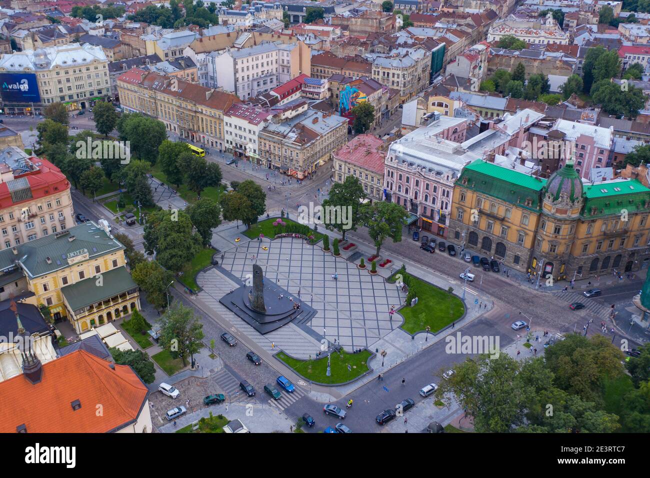 Lviv, Ukraine - August, 2020: Luftaufnahme des Denkmals für Taras Schewtschenko in Lviv, Ukraine von Drohne Stockfoto