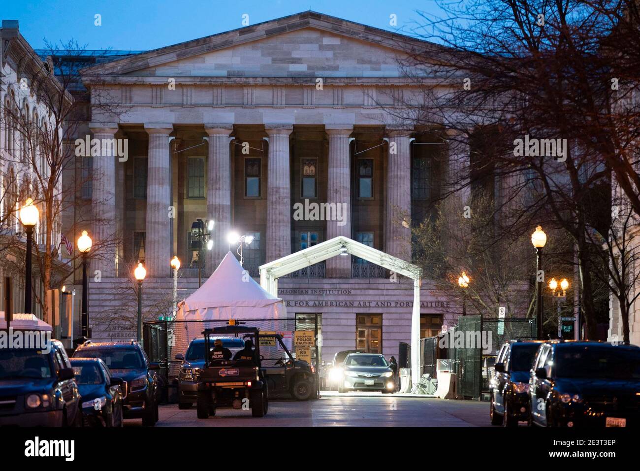 Washington, DC, USA. Januar 2021. Ein Sicherheitskontrollpunkt in Washington, DC, am 20. Januar 2020, dem Tag der Einweihung. Kredit: Dominick Sokotoff/ZUMA Wire/Alamy Live Nachrichten Stockfoto