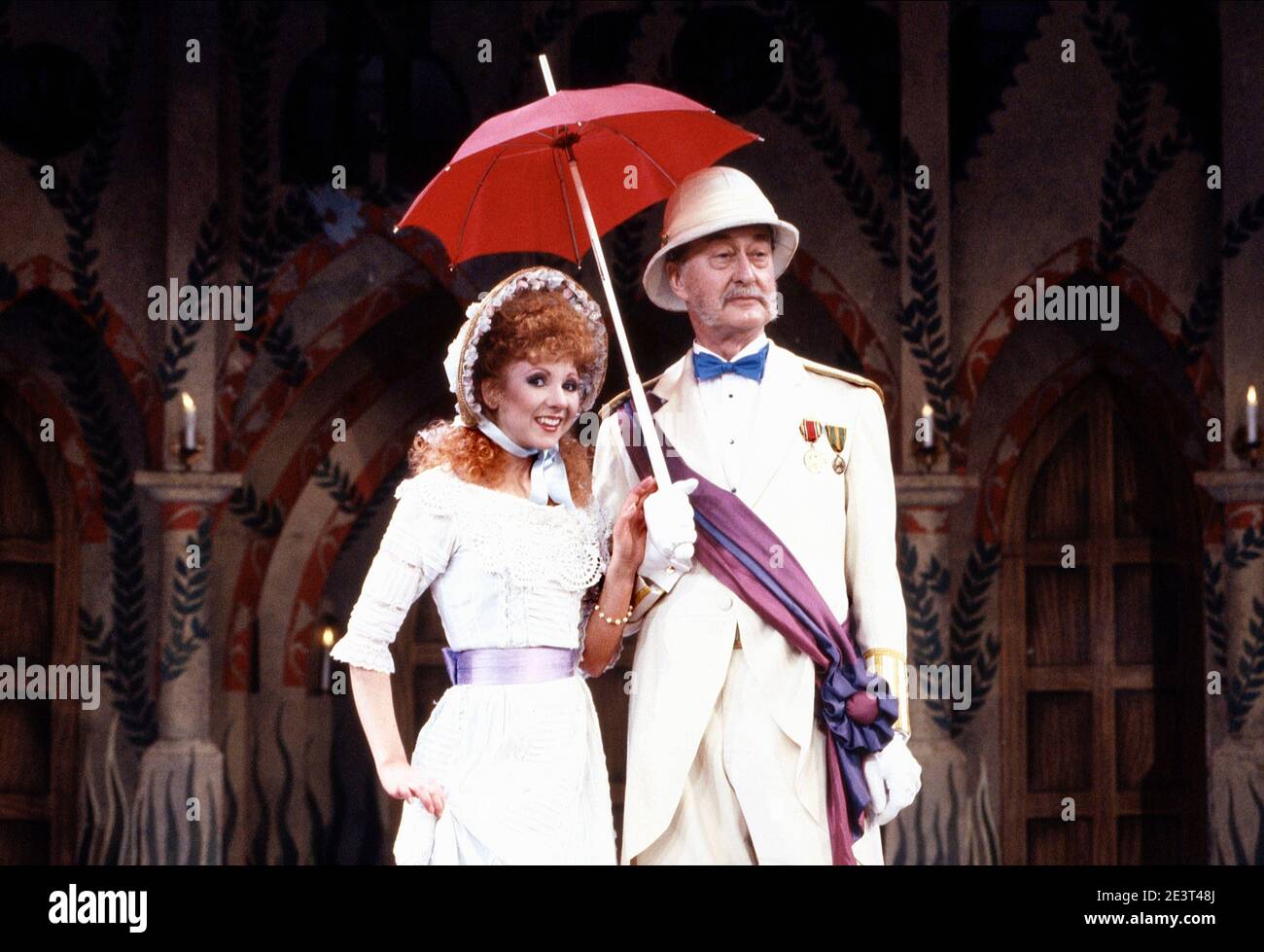 Bonnie Langford (Mabel), Frank Thornton (The Major General) in THE PIRATES OF PENZANCE von Gilbert & Sullivan im London Palladium, London W1 26/03/1990 Musik: Arthur Sullivan Texte: W S Gilbert Choreographie: Christopher Robinson Regie: Peter Walker Stockfoto