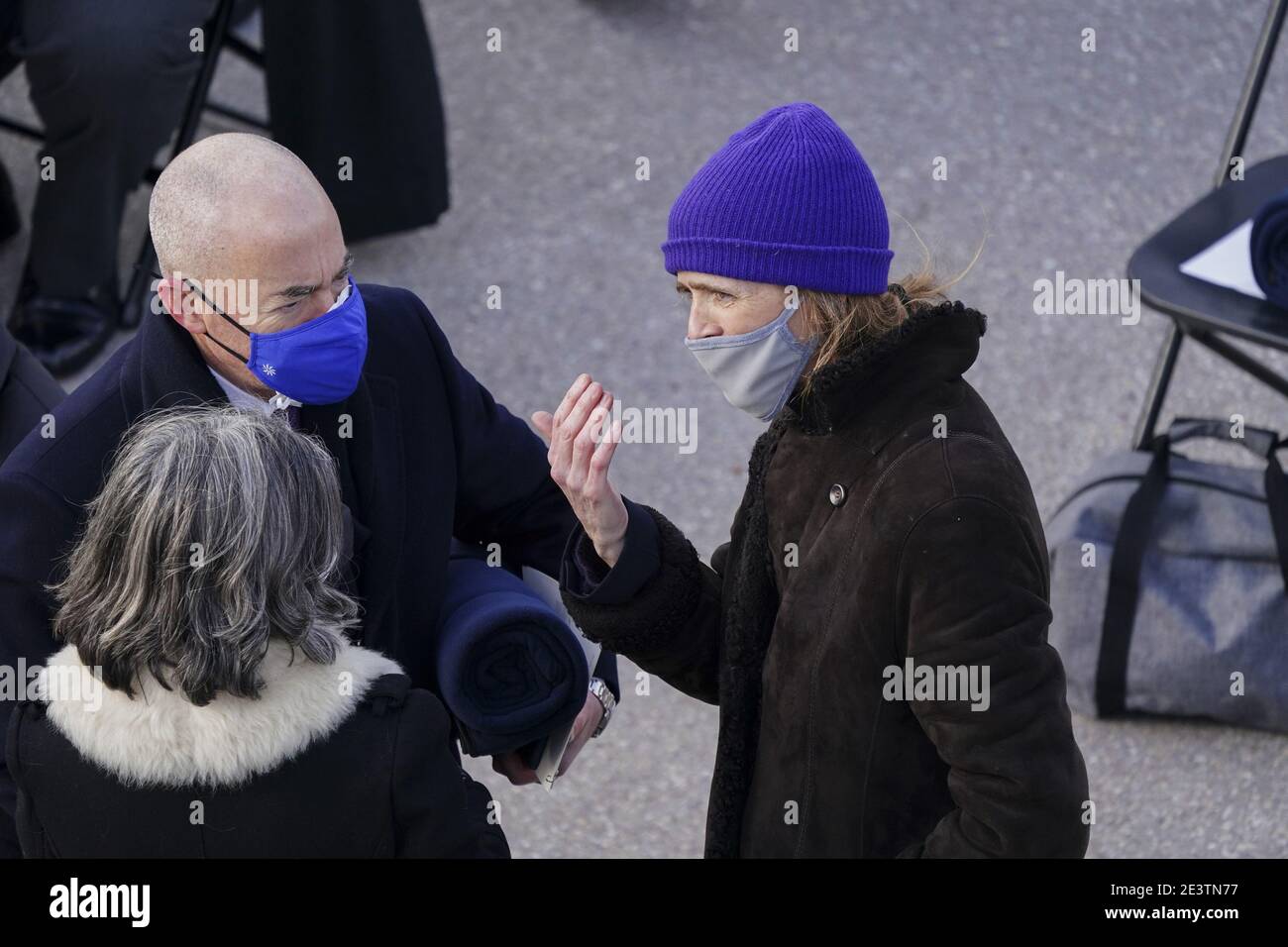 Samantha Power, Verwalter der US-Agentur für internationale Entwicklung Nominee für US-Präsident-elect Joe Biden, rechts, trägt eine Schutzmaske, während der Teilnahme an der 59. Amtseinführung des Präsidenten in Washington, DC, USA, am Mittwoch, 20. Januar 2021. Biden wird an seinem ersten Tag als Präsident eine umfassende Reform der Einwanderung vorschlagen, einschließlich eines verkürzten Weges zur US-Staatsbürgerschaft für Migranten ohne Papiere - eine vollständige Umkehr von Donald Trumps Einwanderungsbeschränkungen und -Niederlagen, die jedoch mit großen Hinderungsgründen im Kongress konfrontiert ist. Foto von Kevin Dietsch/UPI Stockfoto