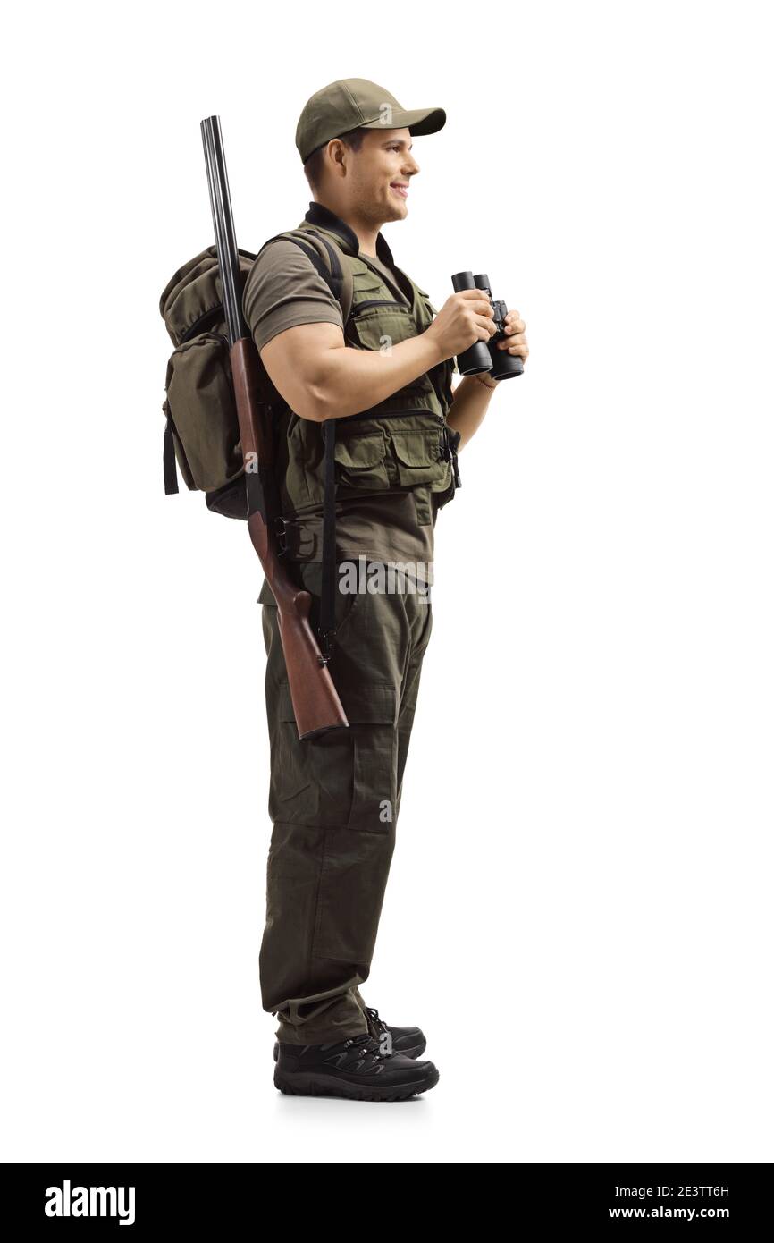 Ganzkörperprofil Schuss eines Jägers mit einem Gewehr In einem gleichmäßigen halten Fernglas isoliert auf weißem Hintergrund Stockfoto