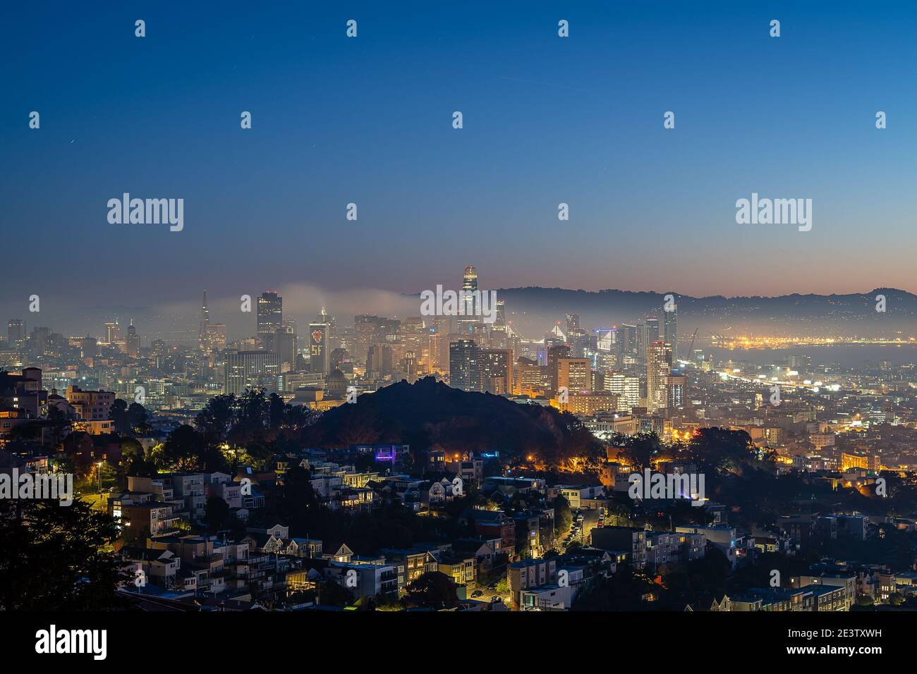 Blaue Stunde von Tank Hill Stockfoto